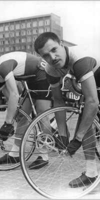 Gainan Saidkhuzhin, former Soviet cycling champion, dies at age 77